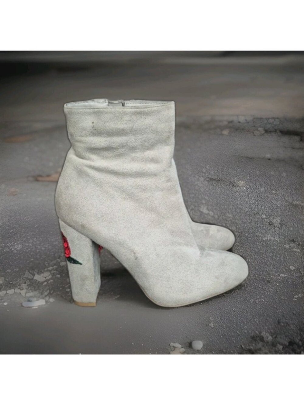 Wild Diva Boot Gray Suede Red Embroidered Roses Heeled Zip Women's Size 7 - Picture 3 of 9